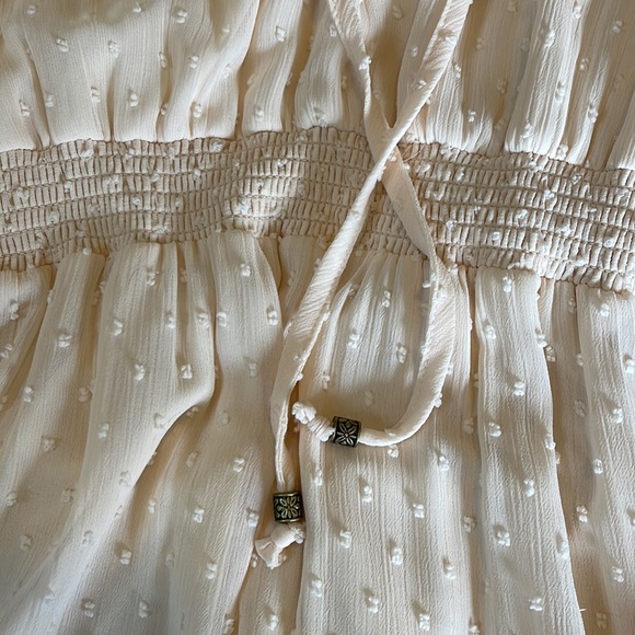 Lightweight Cream colored Dress. - Picture 3 of 5